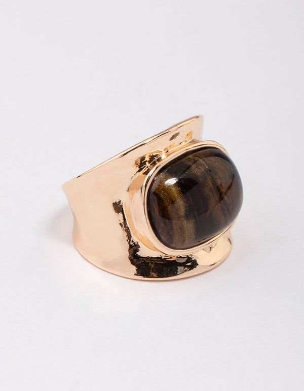 Showcasing a tortoiseshell pattern statement chunky stone band ring in gold side detail view