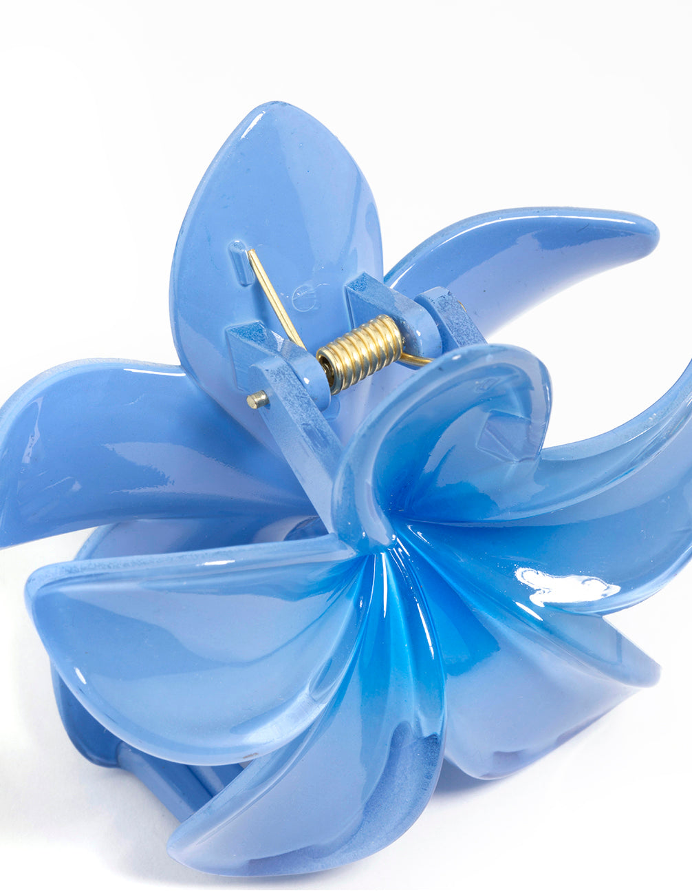 Featuring floral elements in light sky blue and cornflower blue ombre, this frangipani claw clip detail view
