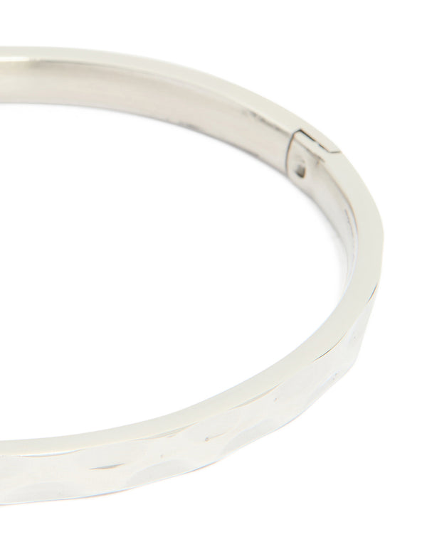 Designed with waterproof stainless steel hammered hinged construction in silver featuring statement style close up view