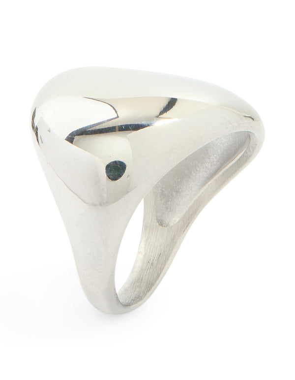 Designed with waterproof stainless steel smooth pebble ring in silver side detail view