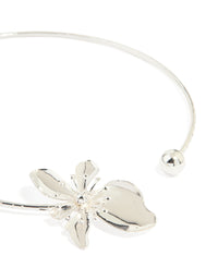Silver Flower Torque Necklace - link has visual effect only
