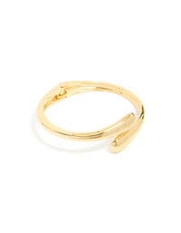 Crafted from gold plated material, this open wrap hinged bangle features a sleek design front view - link has visual effect only