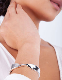 Silver Twist Clamp Bangle - link has visual effect only